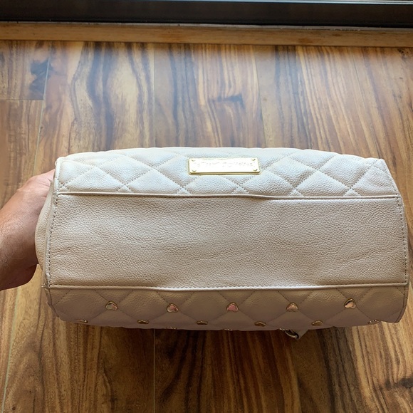 Betsey Johnson quilted handbag with hearts - Picture 9 of 13